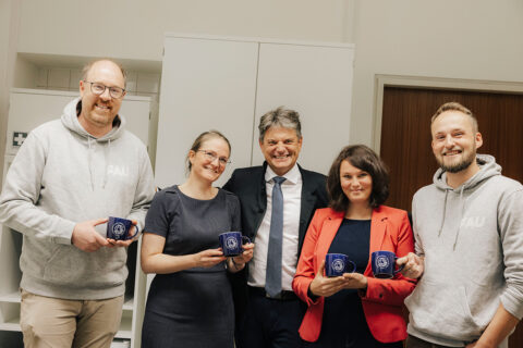 Zum Artikel "A cup with the President – diesmal zu Besuch am Campus Regensburger Straße"