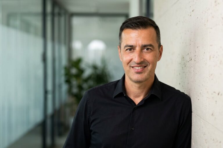 FAU-Alumnus Serhat Gökce unter Deutschlands besten Lehrkräften